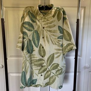 Tommy Bahama Short Sleeve Button Up Large